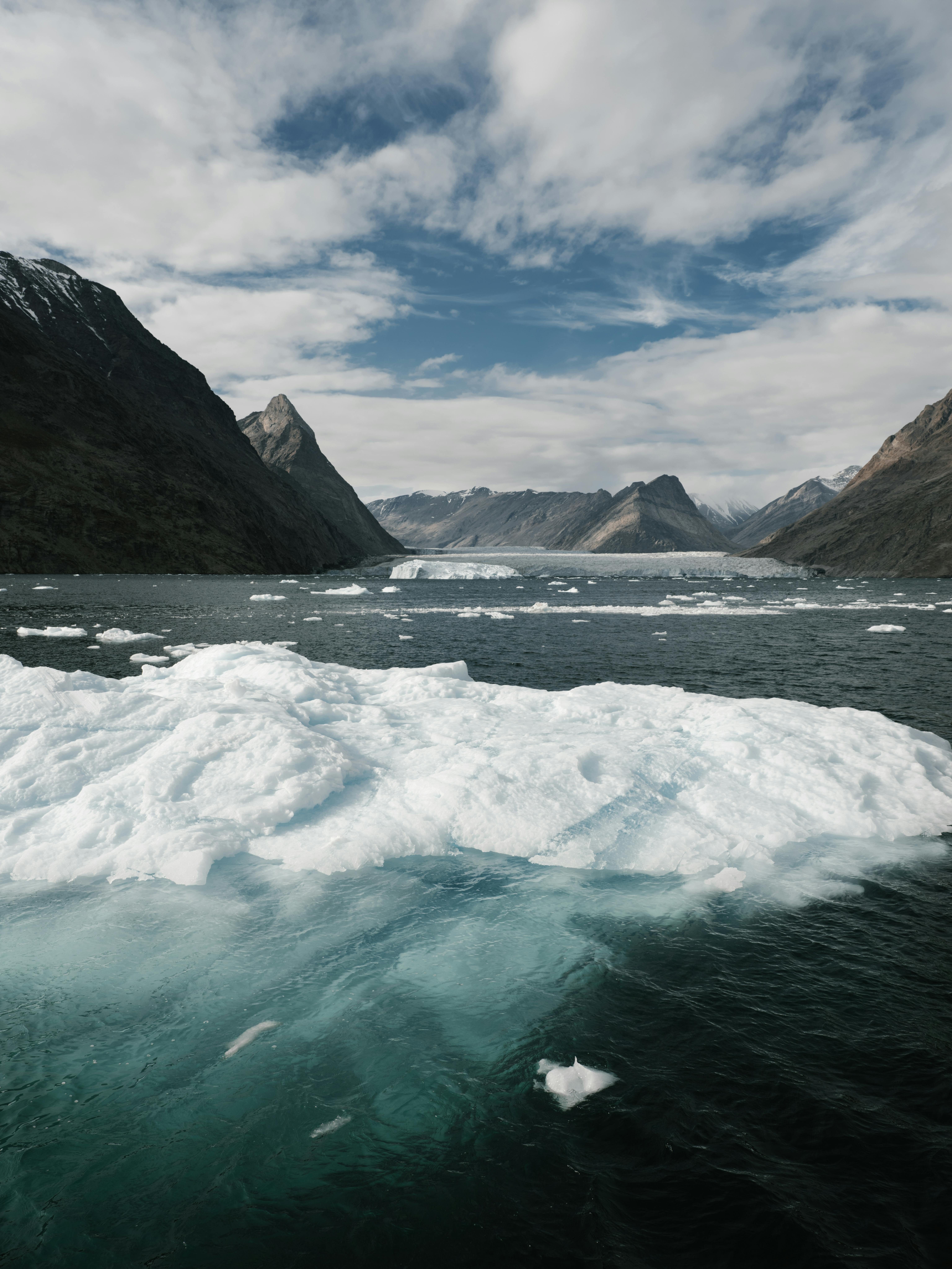 Private polar expedition photography in Antarctic waters